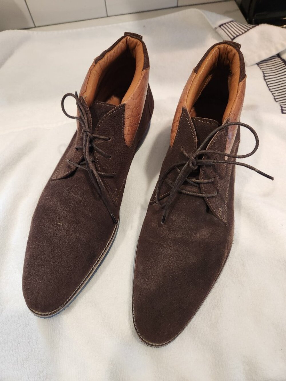 Carlos by Carlos Santana Morello Brown Suede Crocodile Trim Chukka Boots 10